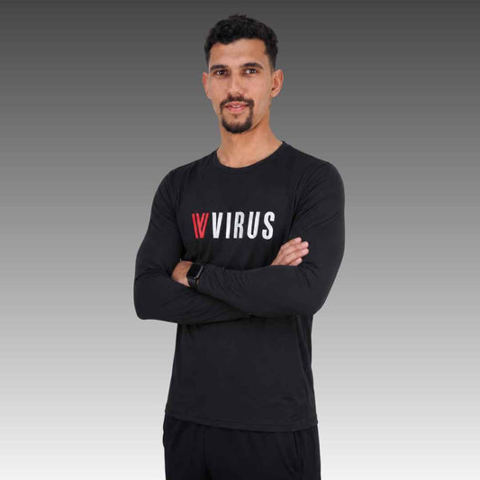 Camiseta VRS Basic LS negra de manga larga, marca VIRUS Beach Tennis, hombre con brazos cruzados