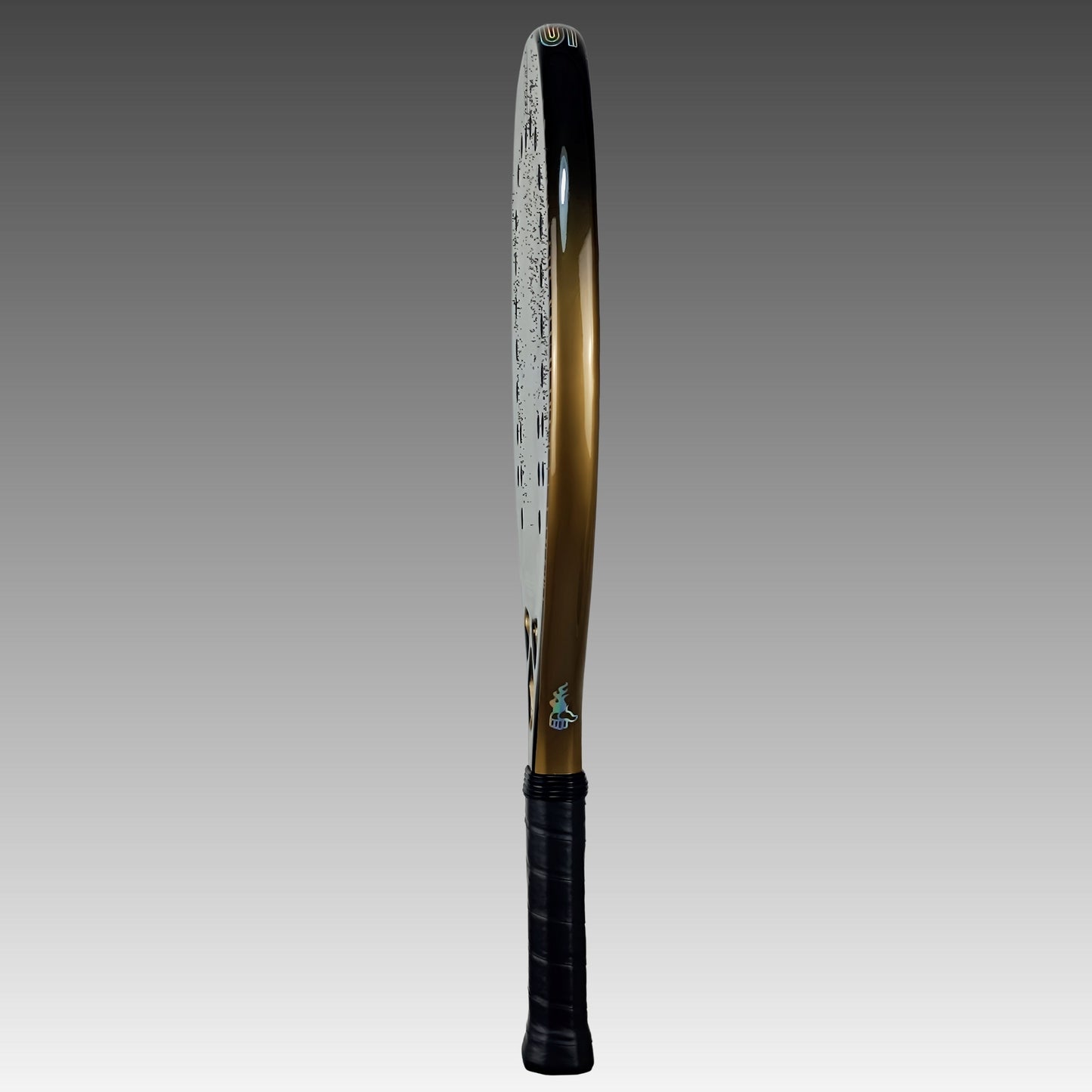  Perfil lateral de la raqueta VIRUS STORM 3K mostrando el grosor del marco