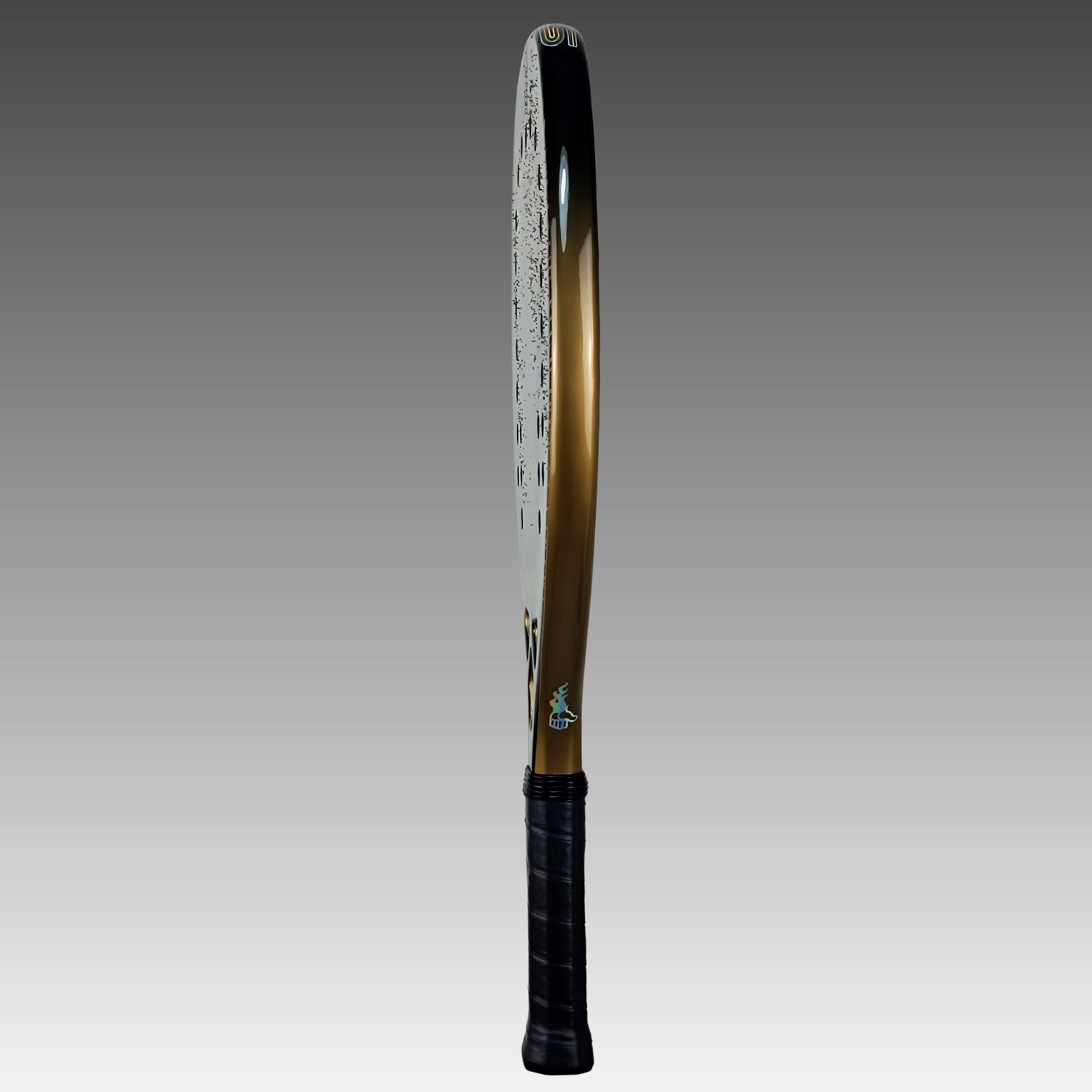  Perfil lateral de la raqueta VIRUS STORM 3K mostrando el grosor del marco