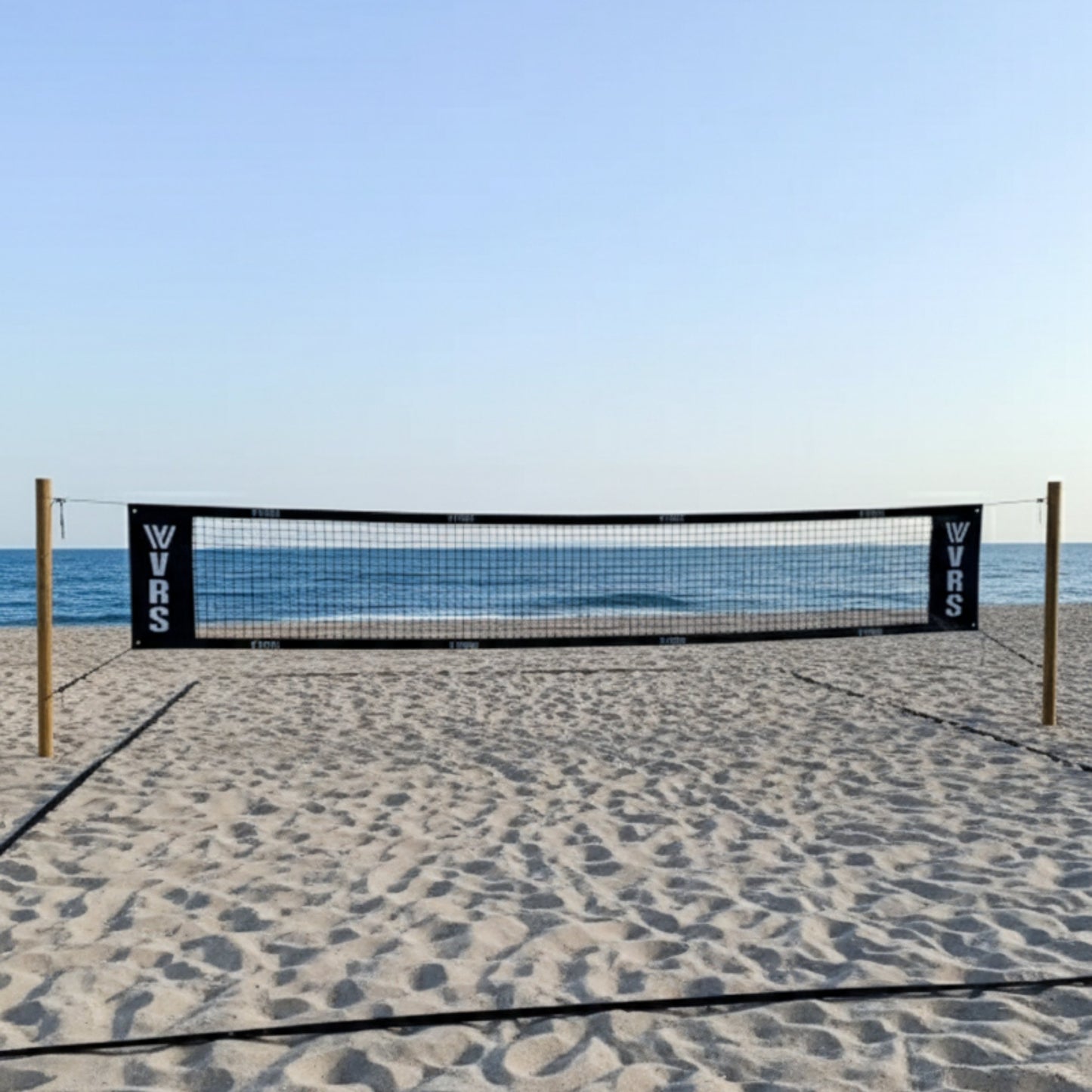 Red tenis playa Pro VRS 8,6 x 0,8 m instalada en arena con mar de fondo
