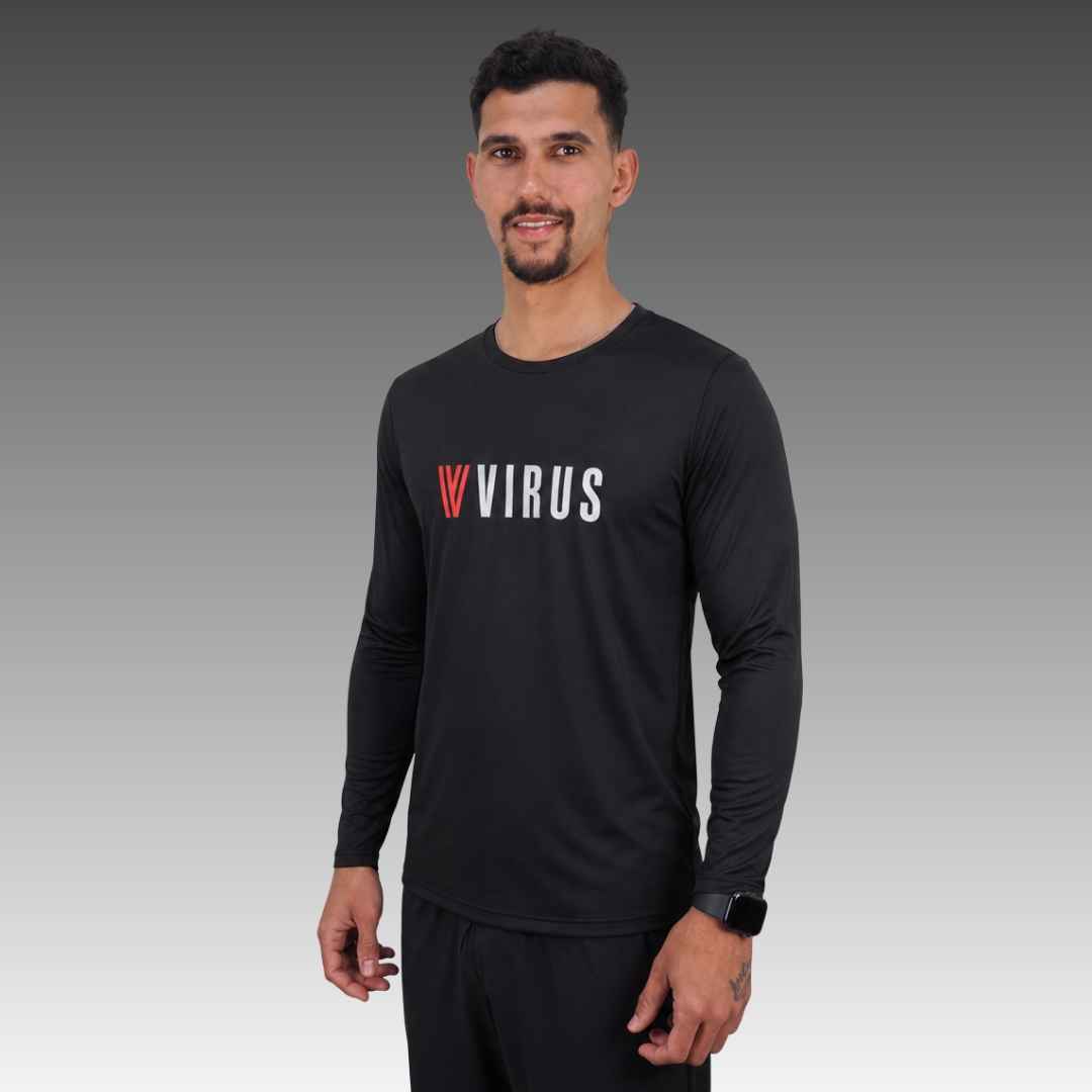 Camiseta VRS Basic LS negra de manga larga, marca VIRUS Beach Tennis, vista frontal en modelo masculino